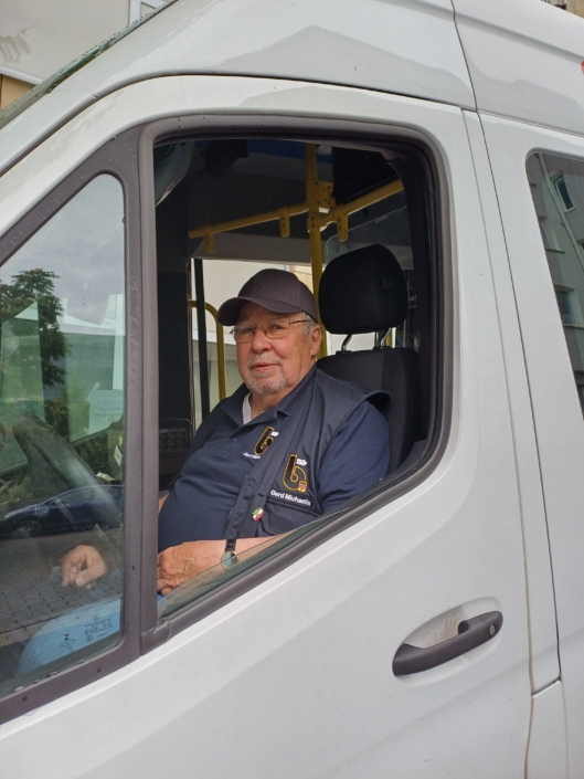 Bürgerbus_mit_Fahrer_Michaelis